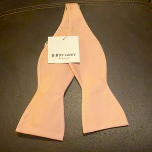 Birdy Grey Rose quartz (dusty rose) bow tie